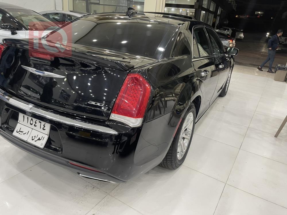 کرایسلەر 300